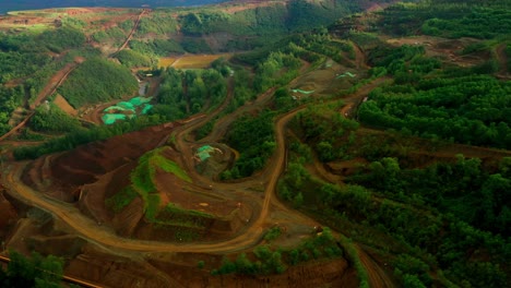 Übernahme-Der-Nickel-Mining-Industry-Und-Taganito-Claver-Von-Sumitomo-Corp,-Aerial-Pan