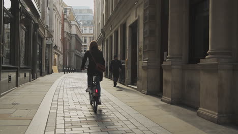 Empty-roads-and-quiet-streets-with-almost-no-people-and-no-traffic-during-the-Coronavirus-pandemic-Covid-19-lockdown,-taken-at-rush-hour-at-Bank-in-the-City-of-London,-England,-Europe