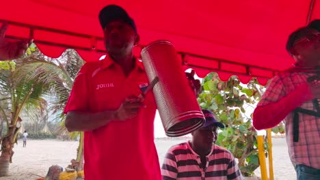 Un-Hombre-Esta-Bailando-Y-Tocando-La-Guacharaca