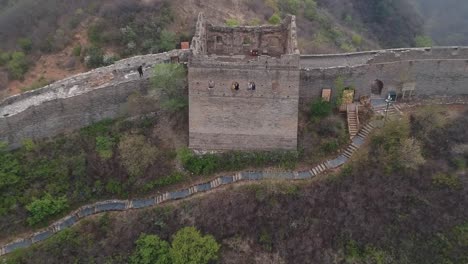 Vista-Aérea-Del-Pedestal-Desde-La-Torre-De-Baliza-En-La-Gran-Muralla-China