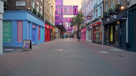 Leere-Londoner-Straßen-Während-Der-Covid-19-Sperre-In-Der-Ruhigen,-Verlassenen-Carnaby-Street-In-Soho,-Einem-Beliebten-Touristengebiet-Während-Der-Globalen-Pandemie-Coronavirus-Abschaltung-In-England,-Europa