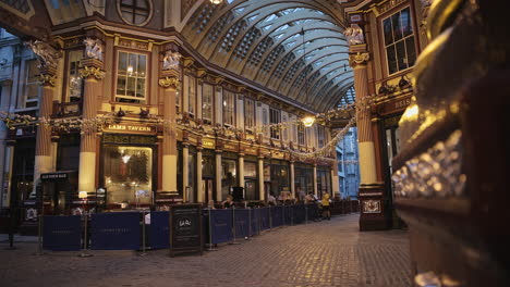 Leadenhall-Markt-In-Der-Stadt-London-Mit-Ruhigen-Und-Leeren-Straßen-Während-Der-Sperrung-Des-Coronavirus-Während-Der-Covid-19-Pandemie-In-London,-England