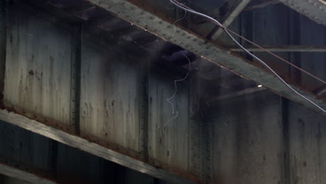 Light-Effect-of-Passing-Subway-on-Elevated-platform-from-Below