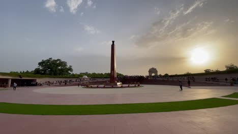 Panorama-Del-Monumento-Nacional-A-La-Guerra-En-Nueva-Delhi,-India