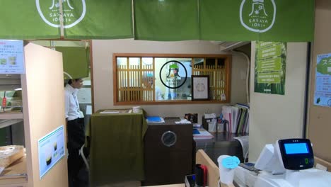 Tienda-De-Té-Verde-Japonés-En-La-Estación-De-Tren-De-Kioto.