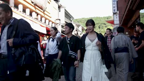 The-huge-crowd-on-the-streets-of-Ghion-District-Japan,-Kyoto