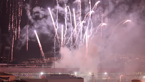 Satadium-Der-Stadt-Manizales-In-Kolumbien,-Feuerwerk-Während-Des-Karnevals