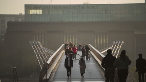 London-landmark-of-Millennium-Bridge-and-the-Tate-Modern-in-Covid-19-Coronavirus-lockdown-during-the-pandemic-in-England,-Europe