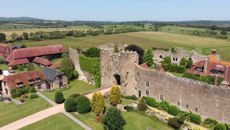 Luftumlaufbahn-Von-Amberley-Castle-In-Der-Englischen-Landschaft