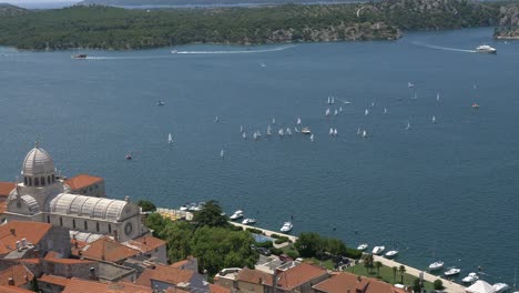 Panoramablick-Auf-Sibenik.-Die-Aufnahme-Beginnt-über-St