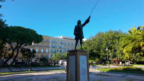 Blas-de-Lezo---Monumental-statue-in-a-sunny-park-with-greenery