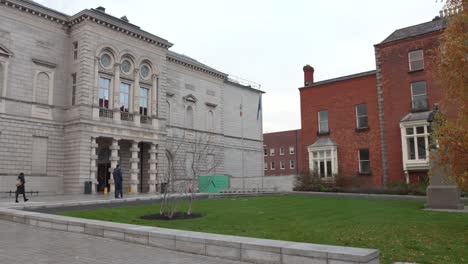 Panning-shot-of-the-National-Gallery-of-Ireland-building-in-Dublin-city