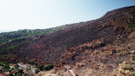 Verbrannter-Wald,-Aufgenommen-Mit-Drohne-Nach-Einem-Waldbrand-In-Sizilien-In-Den-Bergen