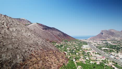 Bosque-Quemado-Capturado-Con-Drones-Después-De-Un-Incendio-Forestal-En-Sicilia-En-Las-Montañas