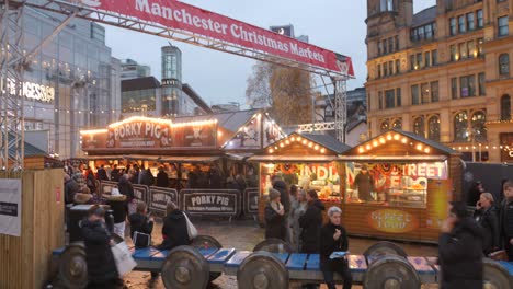 La-Entrada-Y-El-Panel-Del-Mercado-Durante-Las-Vacaciones-De-Navidad-En-Manchester.