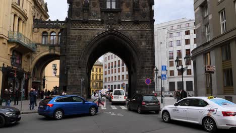 Traffic-around-the-Powder-Tower-Prague,-Czech-Republic