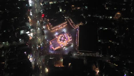 Rajkot-aerial-drone-view-Many-vehicles-are-heading-towards-the-road-near-the-temple