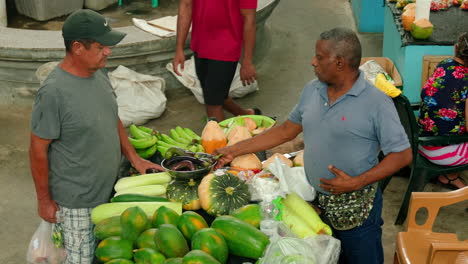 Mercado-De-Agricultores-Locales-En-Victoria,-Isla-Mahè,-Seychelles