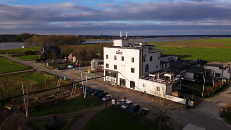 Drohne-Weiter-Zur-Duke-Jan-Beer-Brewery-In-Arcen-Limburg,-Niederlande