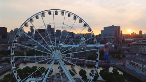 Riesiges-Riesenrad,-Das-Sich-Langsam-Dreht