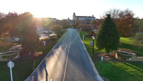 Hershey-Lodge-Hotel-Während-Des-Sonnenuntergangs-Im-Dezember