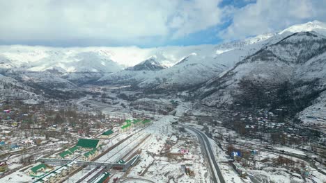 Starker-Schneefall,-Luftaufnahme-Des-Kaschmir-Tals-In-Der-Wintersaison