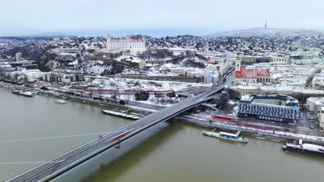 Paisaje-Urbano-De-Bratislava---Hiperlapso-De-Drones-Aéreos