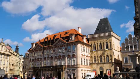 Campanario-De-Piedra-De-Praga-Y-El-Palacio-Golz-kinsky