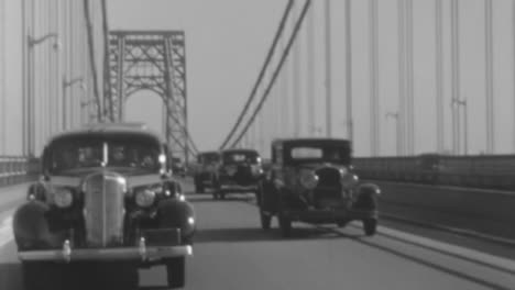 Los-Coches-Clásicos-Circulan-Por-El-Puente-George-Washington-En-La-Ciudad-De-Nueva-York-En-Los-Años-30.