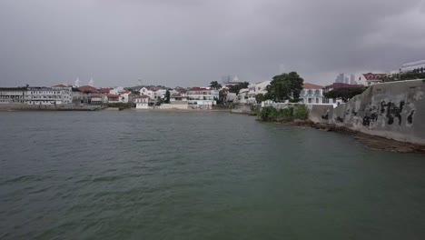 Drohnenflug-über-Casco-Viejo,-Panama-City