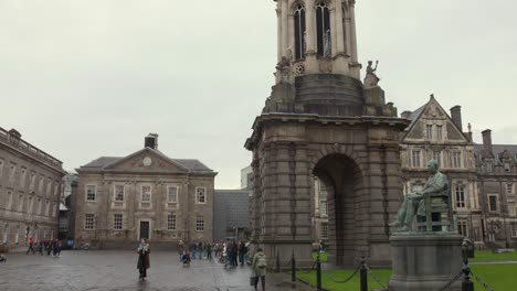 El-Campanario-Del-Trinity-College-En-Dublín,-Irlanda.