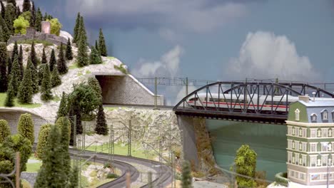 Parte-Del-Diseño-Del-Modelo-De-Tren-En-La-25ª-Exposición-De-Modelos-De-Trenes-En-Movimiento-En-Kaltern,-Tirol-Del-Sur,-Italia