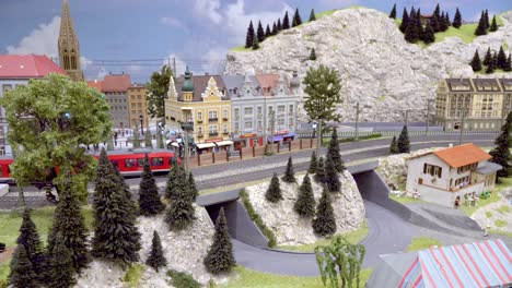 Ein-Teil-Der-Modelleisenbahnanlage-Auf-Der-25.-Ausstellung-Für-Modelleisenbahnen-In-Bewegung-In-Kaltern,-Südtirol,-Italien