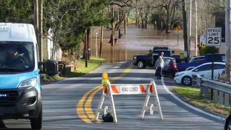 Vehicles-driving-near-flooded-road