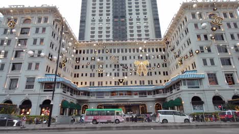 Tilt-Up-View-Of-The-Peninsula-Hong-Kong-Hotel-From-Across-The-Road