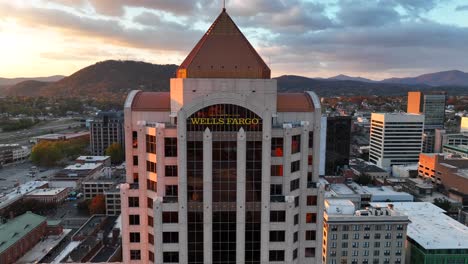 Wells-Fargo-Wolkenkratzer-In-Der-Innenstadt-Von-Roanoke,-Virginia