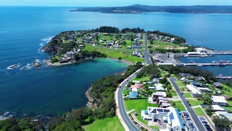 Zumbido-Aéreo-Paisaje-Residencial-Calle-Vivienda-Comercial-Tiendas-Orca-Museo-Edén-Mirador-Costa-Zafiro-Bahía-Doble-Australia