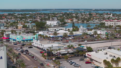 Principal-Distrito-Comercial-De-Treasure-Island-Desde-Vista-Aérea-De-Drones-En-Florida