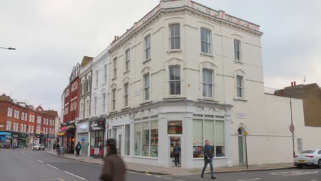 Esquina-En-El-Centro-De-La-Ciudad-De-Fulham,-Suburbios-De-Londres,-Inglaterra