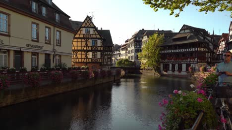 La-Petite-France-Conocida-Por-Sus-Calles-Adoquinadas,-Canales-Y-Casas-Con-Entramado-De-Madera-Bien-Conservadas