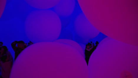 Teamlab-Planets-giant-ball-room-in-Toyosu-Tokyo