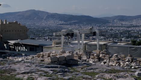 Centro-De-La-Ciudad-Visto-Desde-El-Templo-Del-Partenón,-Turistas-Que-Viajan,-Atenas,-Grecia