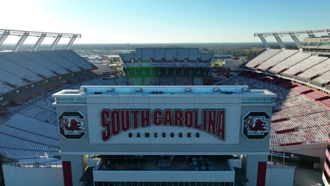 Logotipo-Y-Letrero-De-Los-Gamecocks-De-Carolina-Del-Sur-En-El-Estadio-De-Fútbol-Brice-Williams