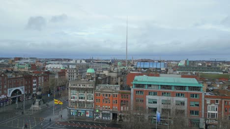 Toma-Aérea-Panorámica-En-La-Ciudad-De-Dublín-Que-Muestra-La-Aguja-Y-El-Monumento-A-O&#39;Connell.