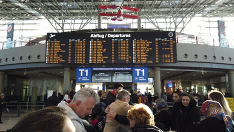 Stuttgart,-Germany---December-29th,-2018:-People-hug-each-other-for-goodbye-at-the-airport,-Stuttgart,-Germany