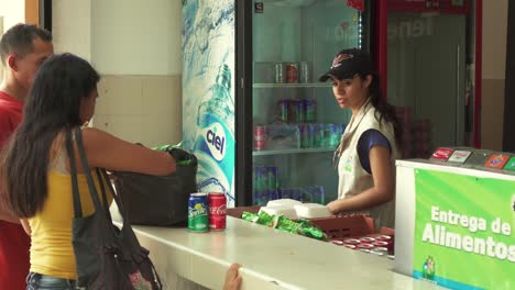 park-visitors-receive-food-and-drinks