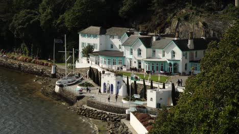 Küste-Von-Portmeirion-Am-Fluss-Dwyryd,-Einem-Touristendorf-Im-Italienischen-Stil-An-Der-Küste-Von-Nordwales