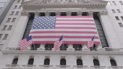 Wide-tilt-up-from-Fearless-girl-in-front-of-new-stock-exchange-in-time-of-Coronavirus