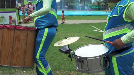 Drumming-Close-up-in-slowm-motion