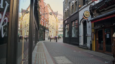 Calles-Vacías-De-Londres-Durante-El-Cierre-Del-Coronavirus,-Mostrando-Calles-Tranquilas-Y-Desiertas-De-Carnaby-En-Una-Popular-Zona-Turística-En-El-Cierre-Pandémico-Global-De-Covid-19-En-Inglaterra,-Europa